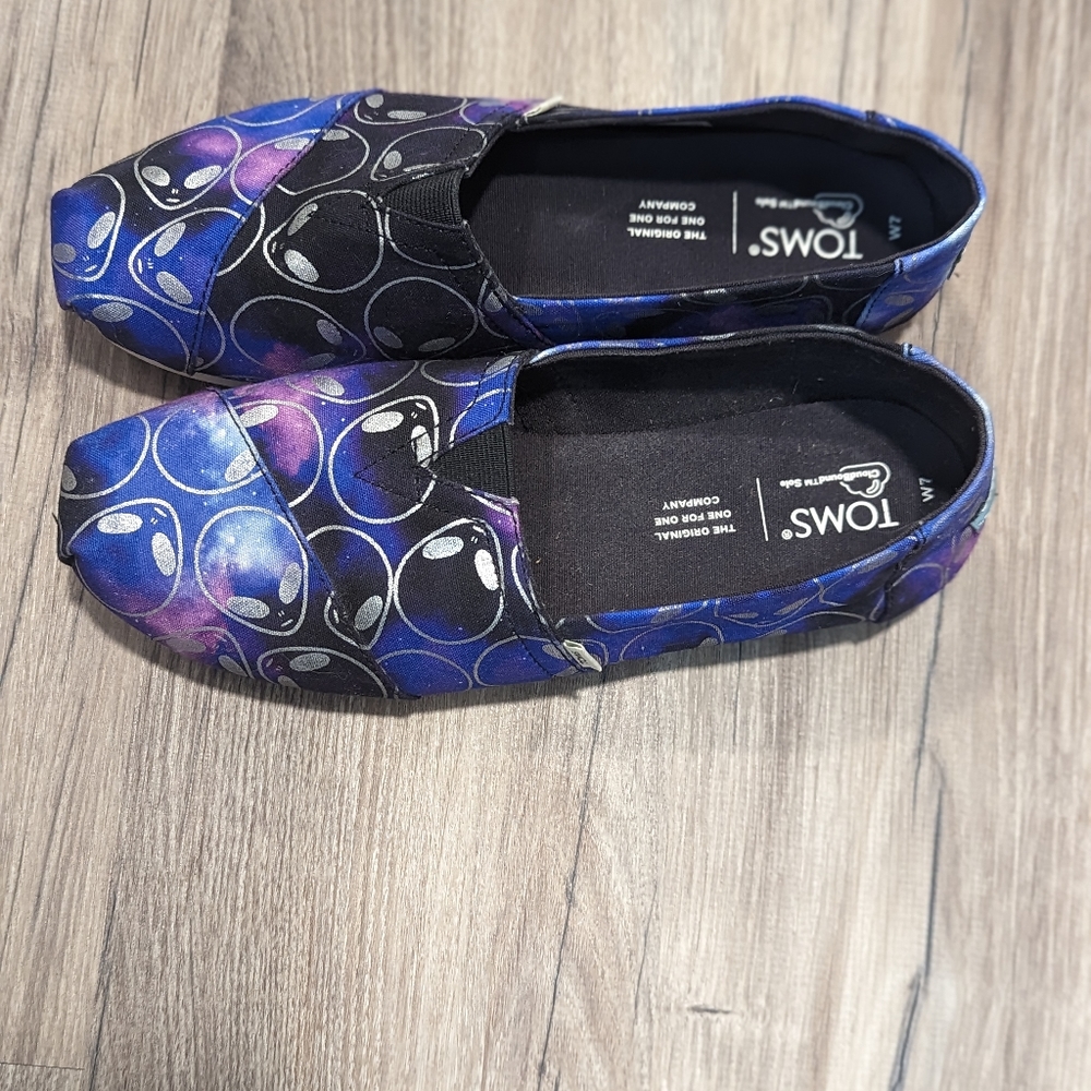 TOMS Shoes, Size 7W, Alien/Galaxy